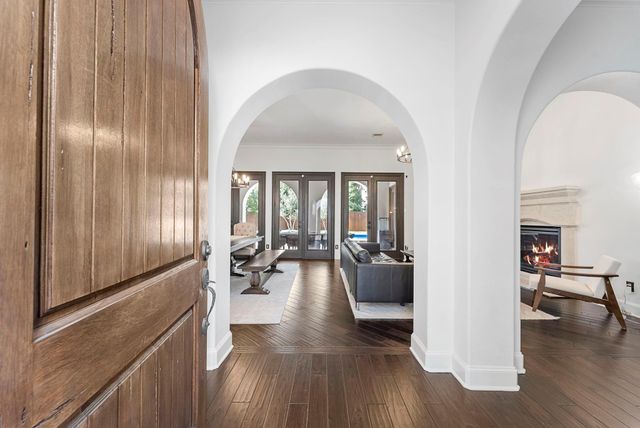 38 N Player Manor Circle, The Woodlands, TX 77382