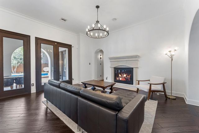 38 N Player Manor Circle, The Woodlands, TX 77382