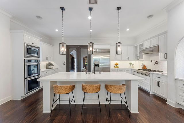 38 N Player Manor Circle, The Woodlands, TX 77382