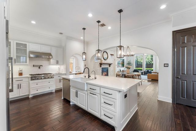 38 N Player Manor Circle, The Woodlands, TX 77382