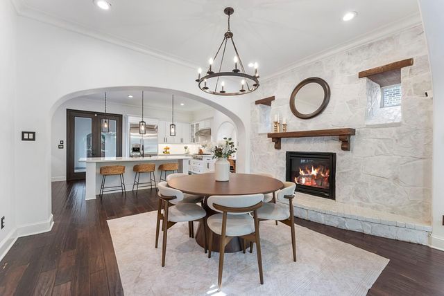 38 N Player Manor Circle, The Woodlands, TX 77382