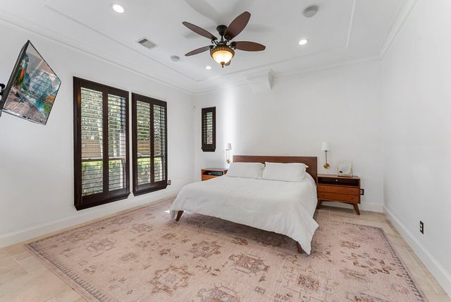 38 N Player Manor Circle, The Woodlands, TX 77382