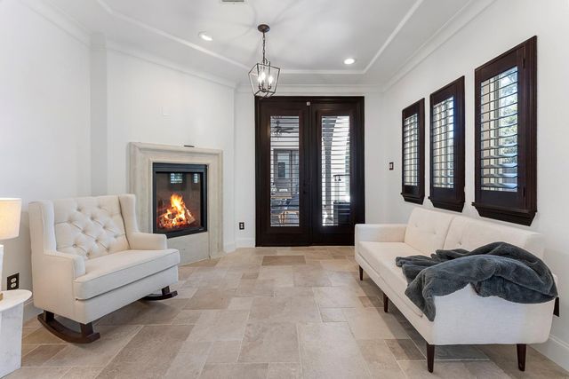 38 N Player Manor Circle, The Woodlands, TX 77382