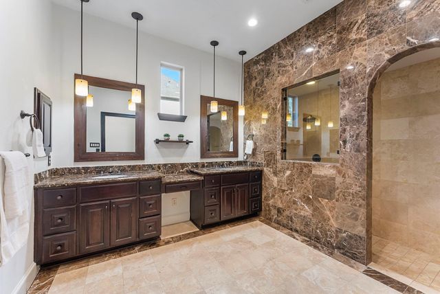 38 N Player Manor Circle, The Woodlands, TX 77382