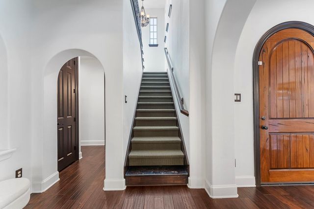 38 N Player Manor Circle, The Woodlands, TX 77382