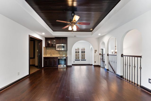 38 N Player Manor Circle, The Woodlands, TX 77382