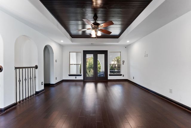 38 N Player Manor Circle, The Woodlands, TX 77382