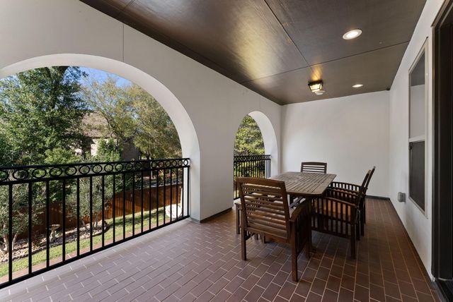 38 N Player Manor Circle, The Woodlands, TX 77382