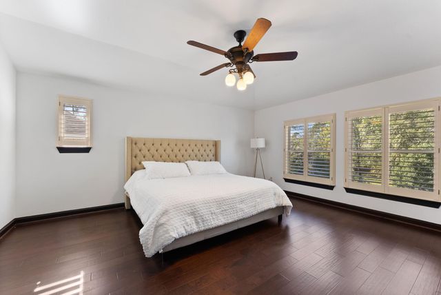 38 N Player Manor Circle, The Woodlands, TX 77382