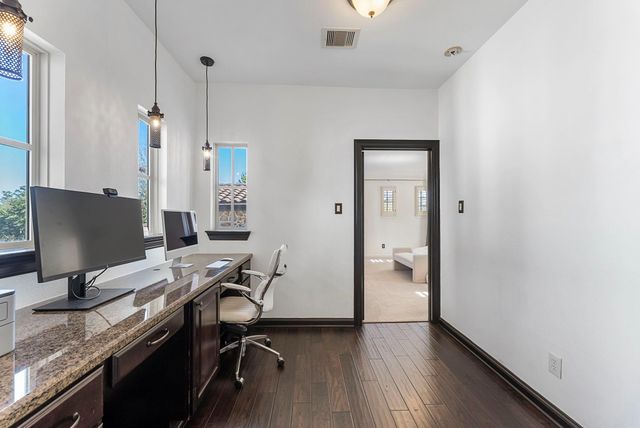 38 N Player Manor Circle, The Woodlands, TX 77382