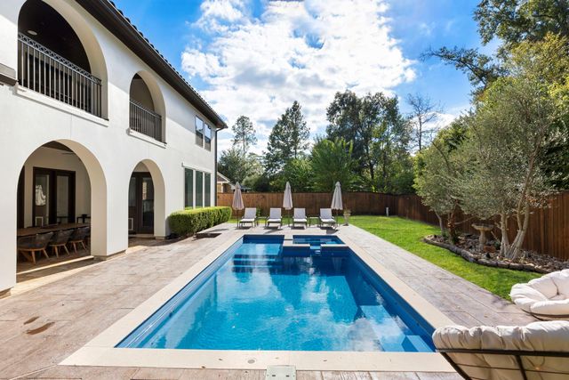 38 N Player Manor Circle, The Woodlands, TX 77382