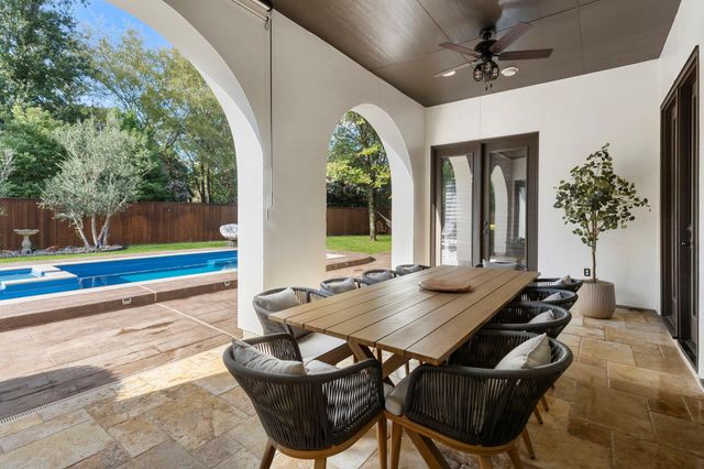 38 N Player Manor Circle, The Woodlands, TX 77382