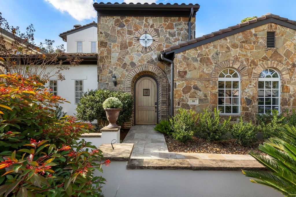 38 N Player Manor Circle, The Woodlands, TX 77382