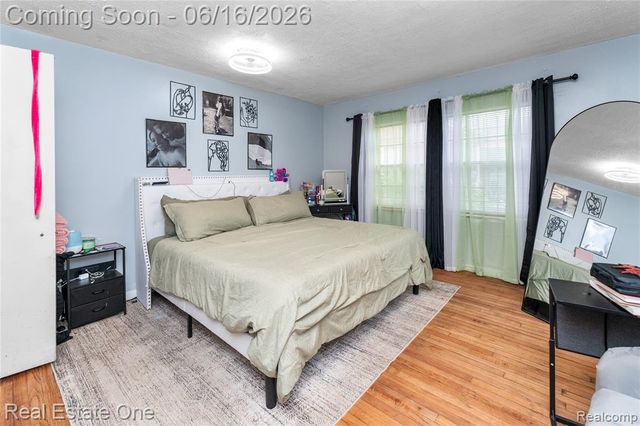 5200 Chalmers Street, Detroit, MI 48213