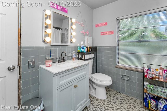 5200 Chalmers Street, Detroit, MI 48213