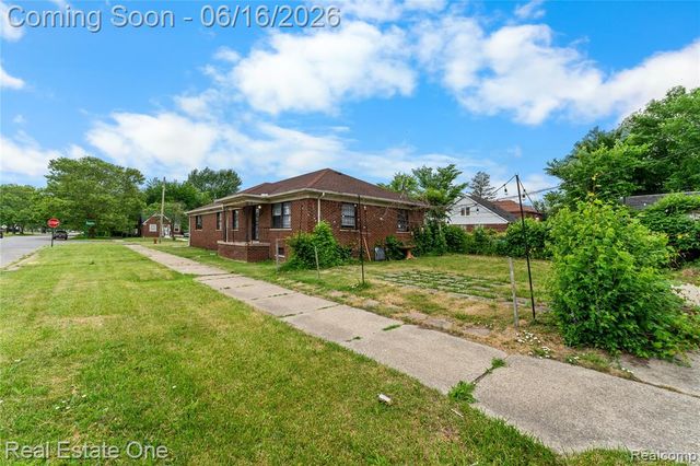 5200 Chalmers Street, Detroit, MI 48213