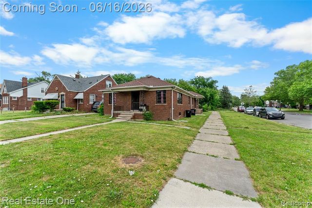 5200 Chalmers Street, Detroit, MI 48213