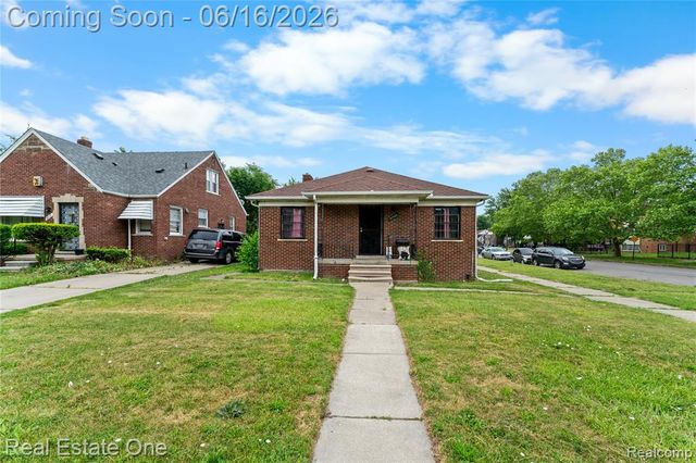 5200 Chalmers Street, Detroit, MI 48213