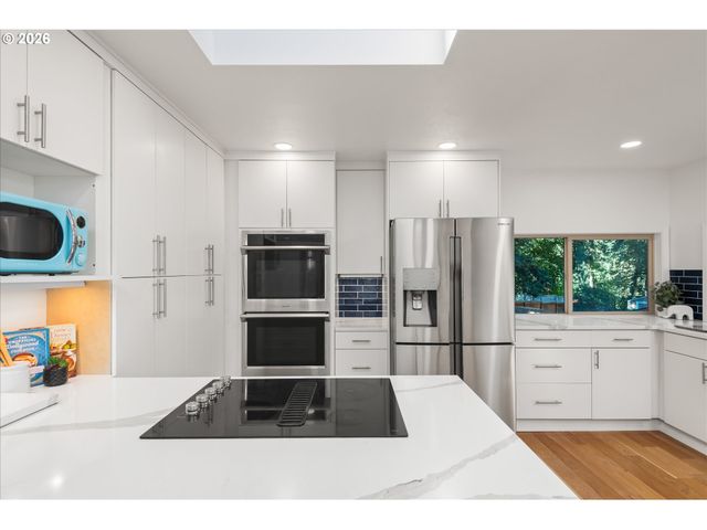 1980 KIMBERLY Dr, Eugene, OR 97405