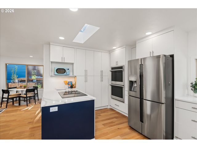 1980 KIMBERLY Dr, Eugene, OR 97405