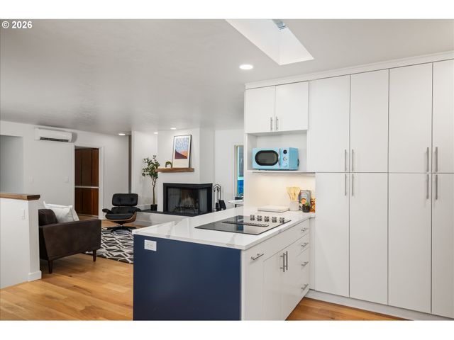 1980 KIMBERLY Dr, Eugene, OR 97405