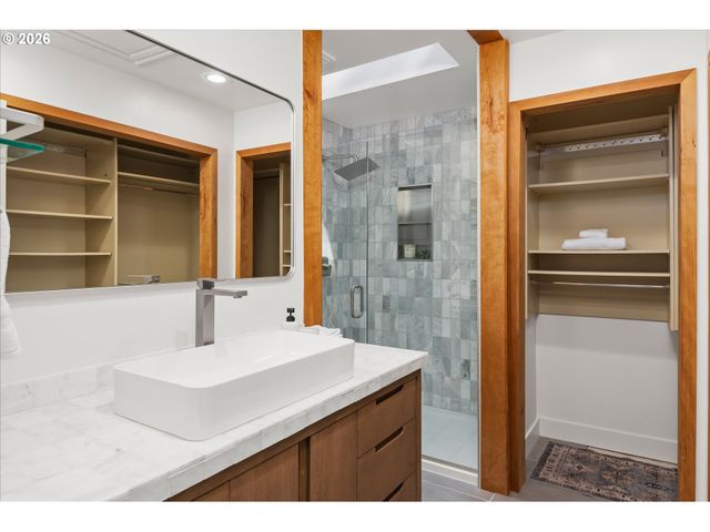 1980 KIMBERLY Dr, Eugene, OR 97405