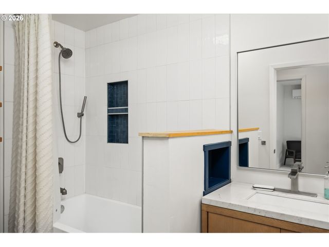 1980 KIMBERLY Dr, Eugene, OR 97405