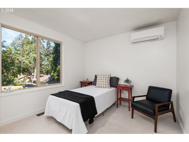 1980 KIMBERLY Dr, Eugene, OR 97405