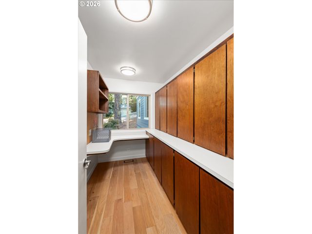 1980 KIMBERLY Dr, Eugene, OR 97405