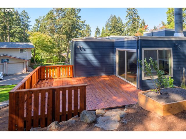 1980 KIMBERLY Dr, Eugene, OR 97405