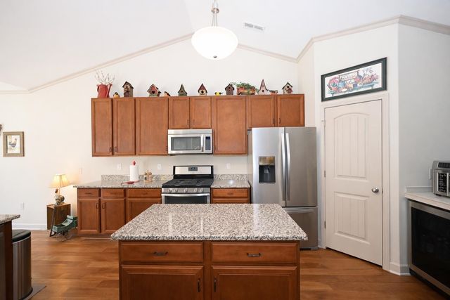 332 Moulton Dr., Longs, SC 29568