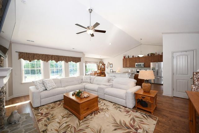 332 Moulton Dr., Longs, SC 29568