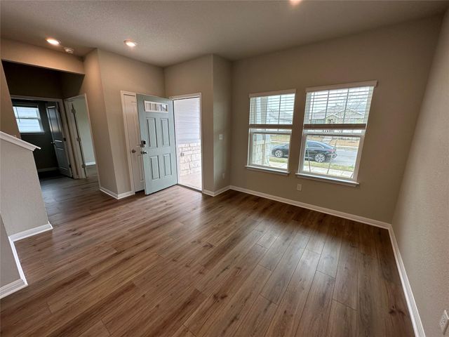 110 Oakdale Meadows LN, Hutto, TX 78634