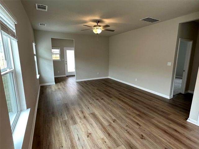 110 Oakdale Meadows LN, Hutto, TX 78634