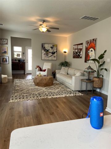 110 Oakdale Meadows LN, Hutto, TX 78634