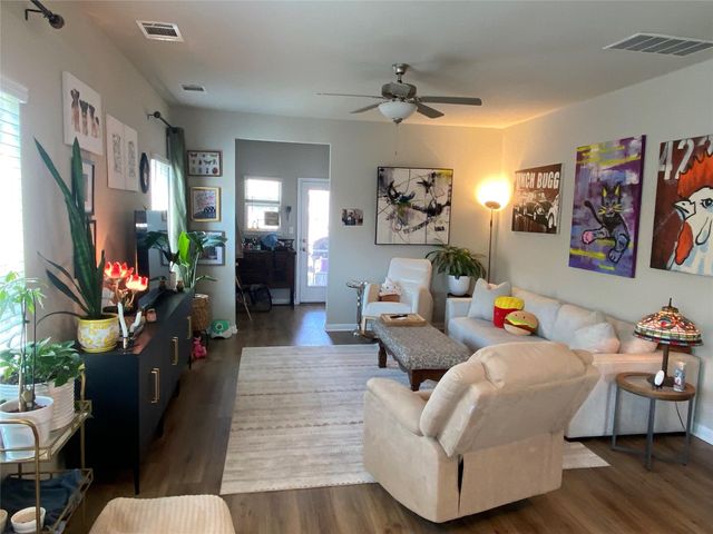 110 Oakdale Meadows LN, Hutto, TX 78634