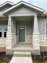 110 Oakdale Meadows LN, Hutto, TX 78634