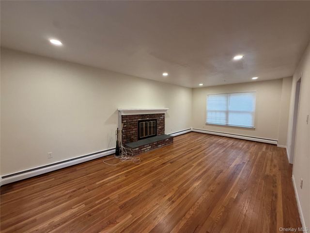 23 Jerome Road, Syosset, NY 11791