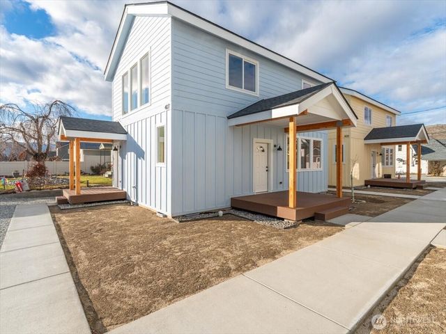 407 E Okanogan Avenue, Chelan, WA 98816