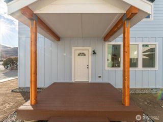 407 E Okanogan Avenue, Chelan, WA 98816