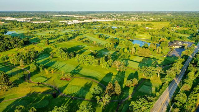 2666 Arrowhead Drive, Pingree Grove, IL 60140