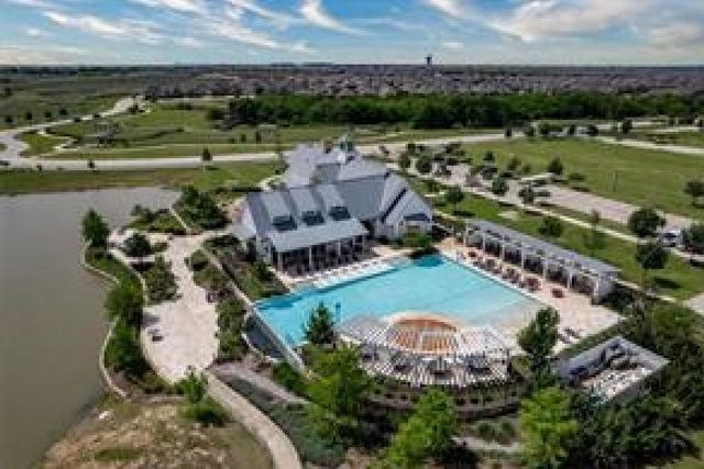 1101 Claiborne Drive, Aubrey, TX 76227