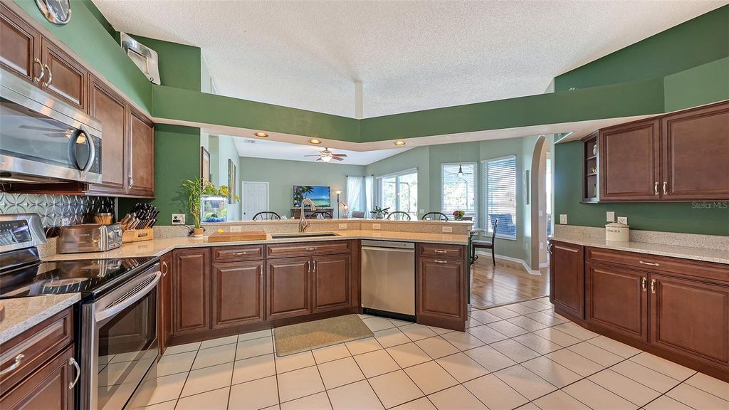 Image 16 of property listing at 7501 52ND TERRACE E, Bradenton, FL 34203