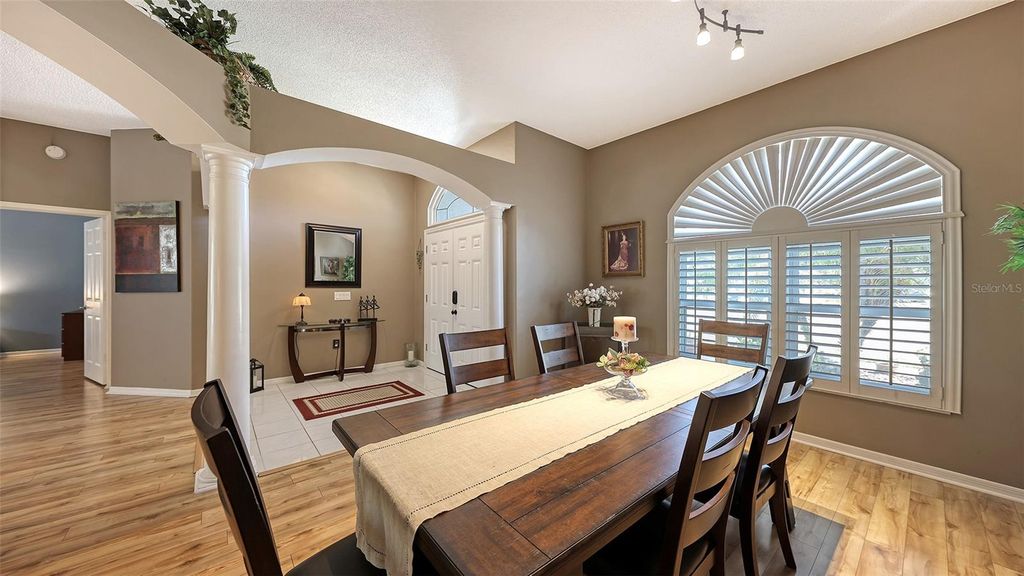 Image 5 of property listing at 7501 52ND TERRACE E, Bradenton, FL 34203