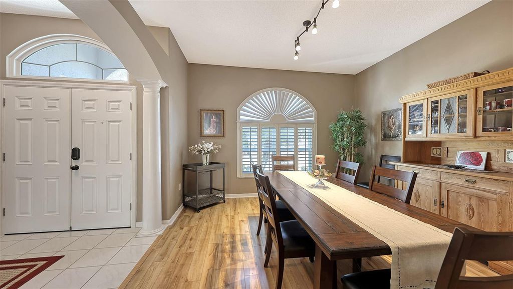 Image 6 of property listing at 7501 52ND TERRACE E, Bradenton, FL 34203