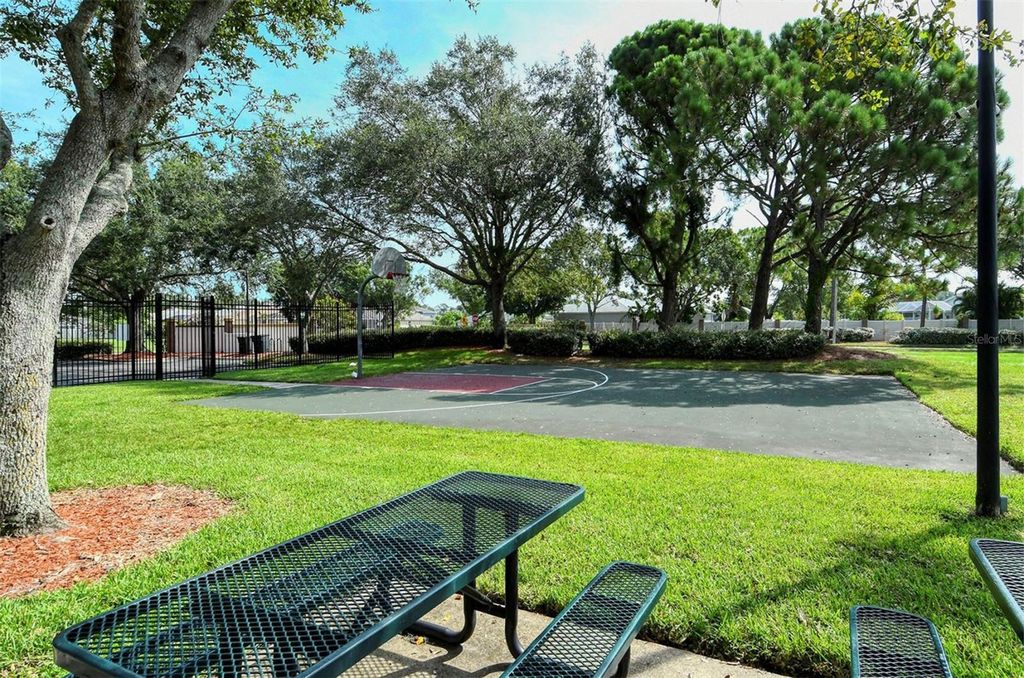 Image 58 of property listing at 7501 52ND TERRACE E, Bradenton, FL 34203