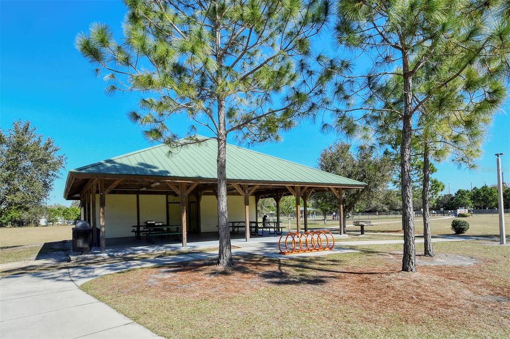 Image 61 of property listing at 7501 52ND TERRACE E, Bradenton, FL 34203
