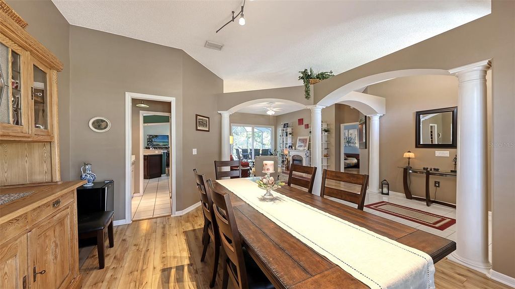 Image 8 of property listing at 7501 52ND TERRACE E, Bradenton, FL 34203