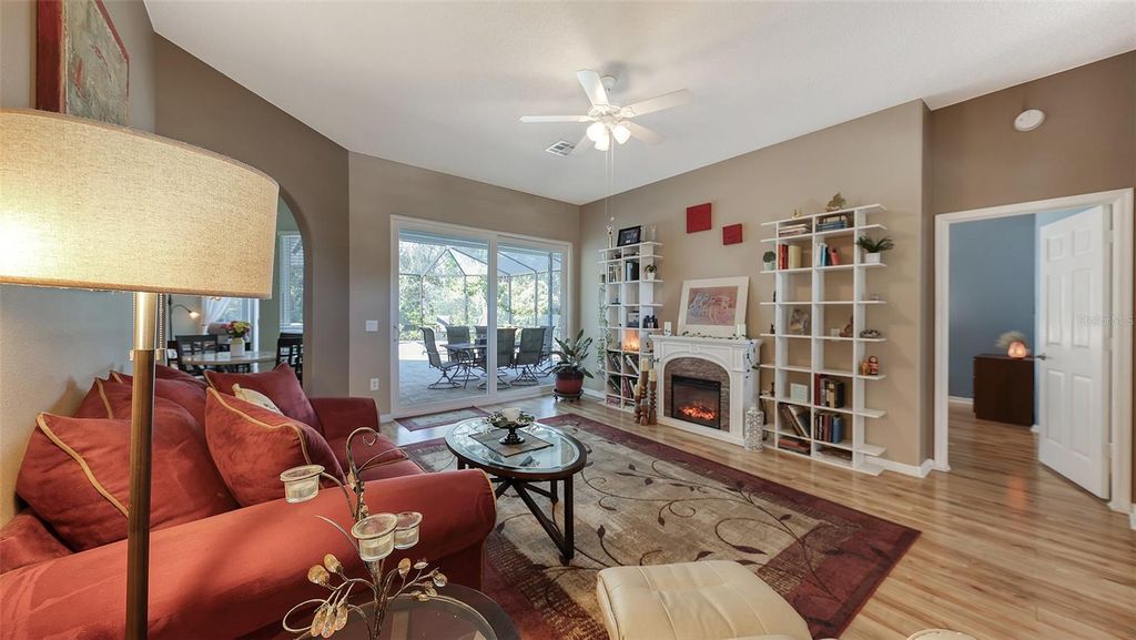 Image 10 of property listing at 7501 52ND TERRACE E, Bradenton, FL 34203