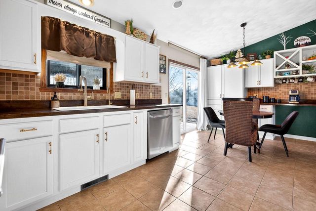 W5981 WOODSEDGE COURT, Appleton, WI 54915